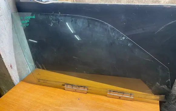 BMW 3 E36 Front door window glass four-door 43R000981