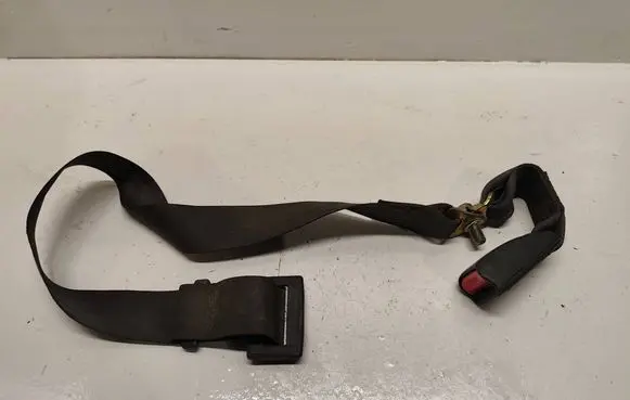 Subaru Impreza I Middle seatbelt (rear) 