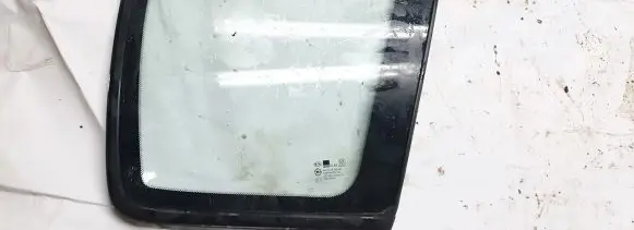 KIA Carens I Rear side window