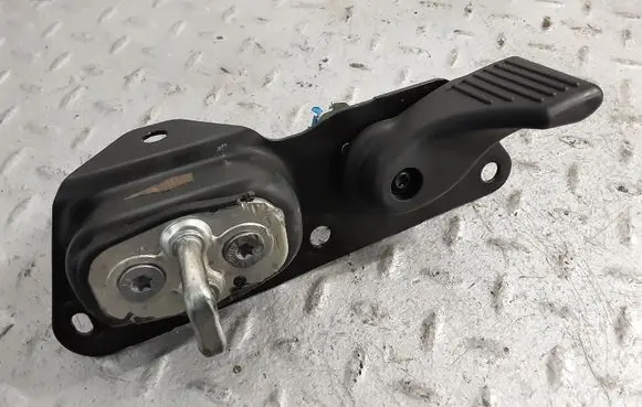 Citroen Berlingo Loading door lock 9832090680