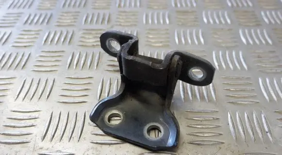 Lexus RX 330 - 350 - 400H Front door lower hinge 6874033020 68740-33021
