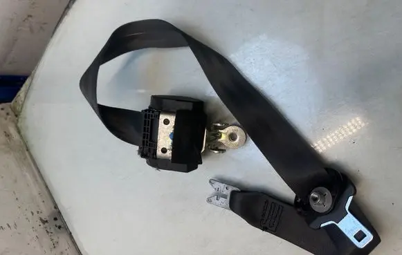 Renault Megane II Front seatbelt 123132