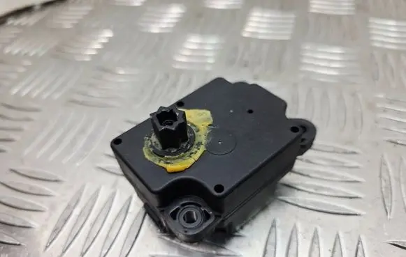 Volvo C70 Air flap motor/actuator 4N5H19E616AE