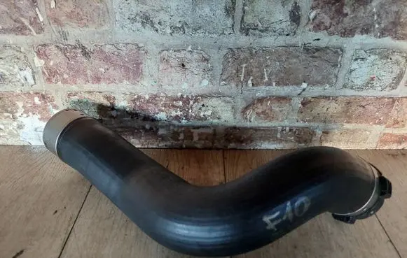 BMW 5 F10 F11 Intercooler hose/pipe