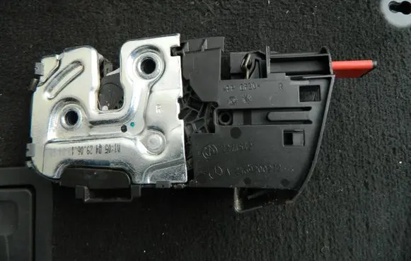 BMW 1 F20 F21 Seat back rest lock catch 7274542 A2469200272