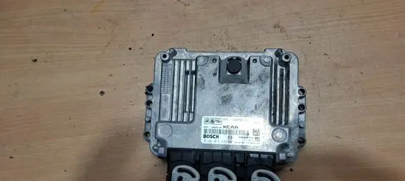 Ford Focus Engine control unit/module 0281015242 8M5112A650XE