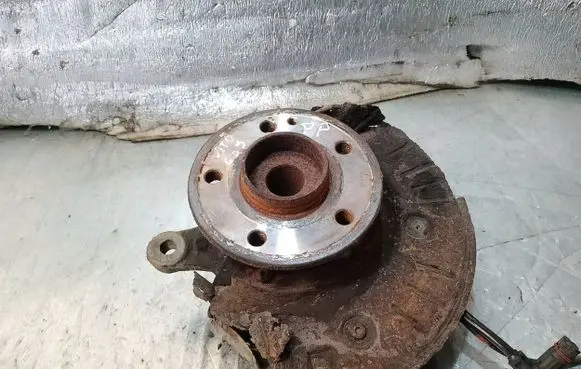 Mercedes-Benz Vito Viano W639 Front wheel hub spindle knuckle 6393320225