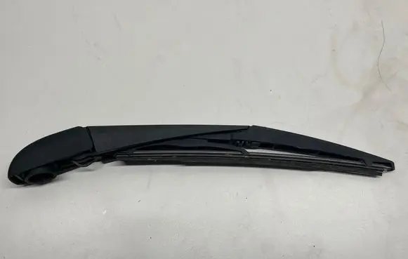 Toyota RAV 4 (XA40) Rear wiper blade arm