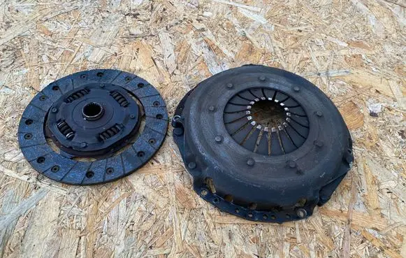 Audi A4 S4 B5 8D Pressure plate 3082179032