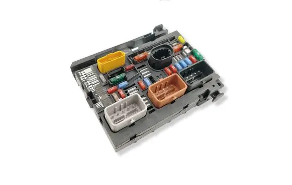 Peugeot 308 Fuse module 9664706280