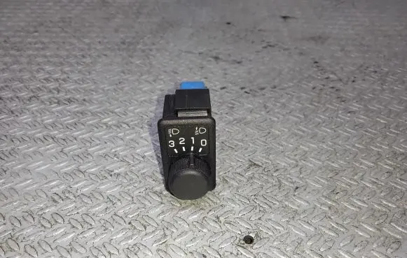Nissan Primera Headlight level height control switch