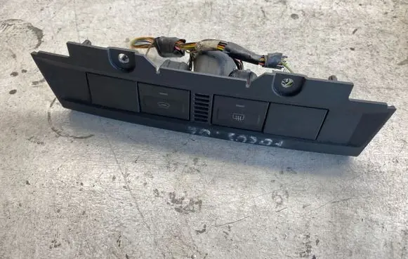 Ford Focus Windscreen/window heater switch 4m51130734db