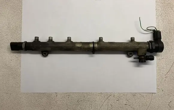 Mercedes-Benz C W203 Fuel main line pipe 0445214038 A6120700395 071017L2