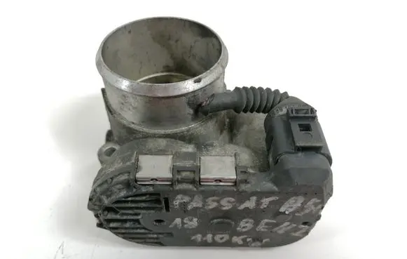 Volkswagen Jetta V Throttle valve 06B133062M