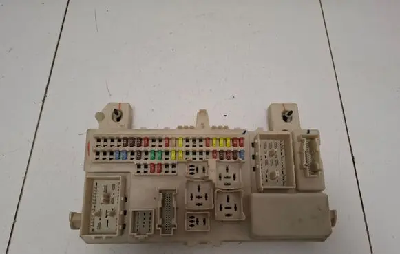 Mazda 3 I Fuse module BP8F66730G 280905 03210827