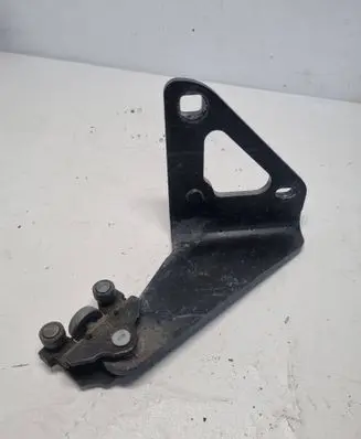 Opel Vivaro Sliding door lower roller guide/hinge 93451798 745955439R