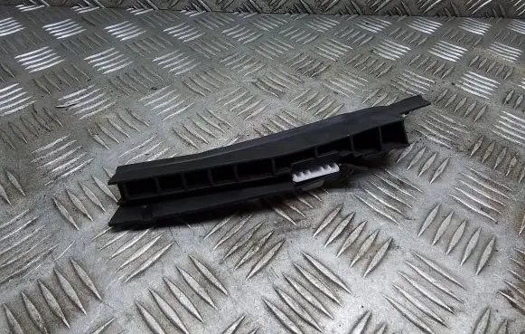 Lexus ES 250 - 300 - 330 Rear side glass trim 24L8
