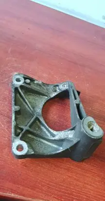 BMW 5 E60 E61 Engine mounting bracket 6761117