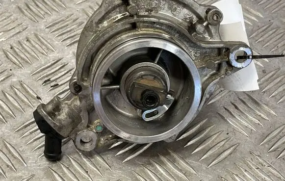 BMW 3 E90 E91 Vacuum pump