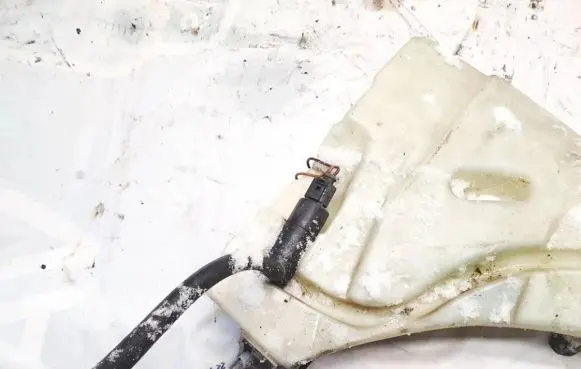 Volkswagen Touareg I Windscreen/windshield washer pump