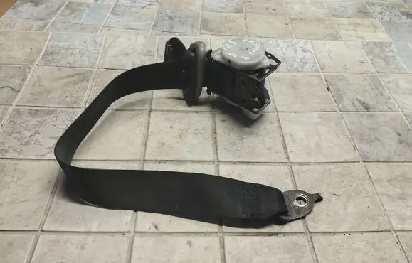 Mitsubishi Grandis Third row seat belt ADC7078 0433102