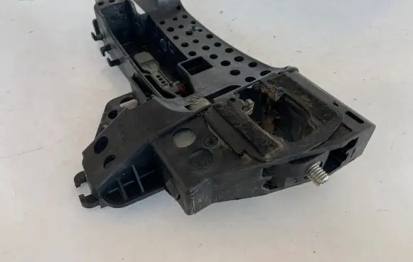 Audi Q7 4M Rear door exterior handle/bracket 4M0837885A