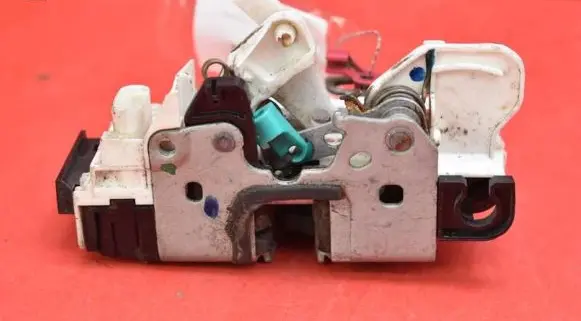 Jeep Compass Front door lock P04589417AH