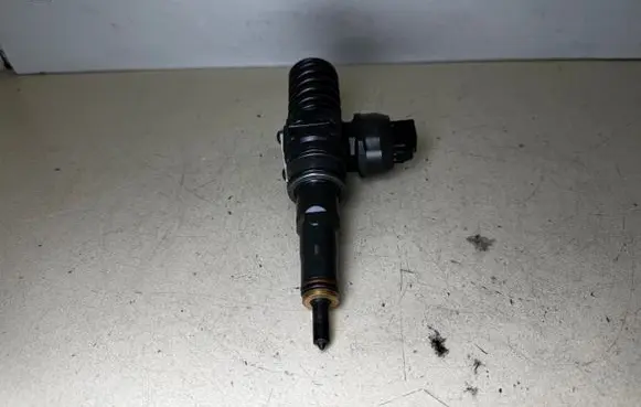 Volkswagen Jetta V Fuel injector 038130073AG 0414720215