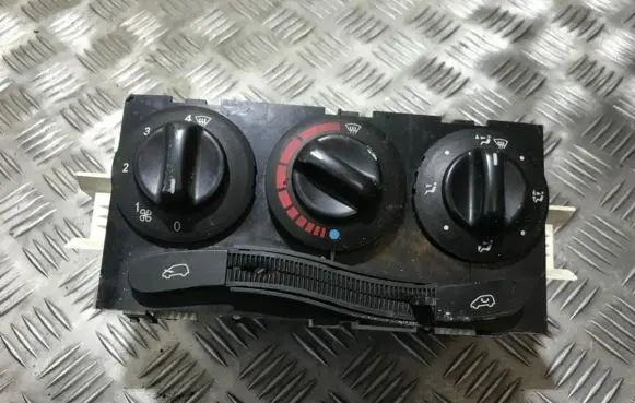 Mercedes-Benz A W168 Climate control unit 1688300385 q093798