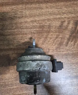 Audi A6 S6 C5 4B Engine mount bracket 8D0199379J 4B0199379A 8D0199382P