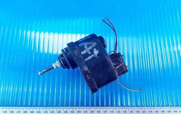 Volkswagen PASSAT B3 Headlight level adjustment motor 357941295