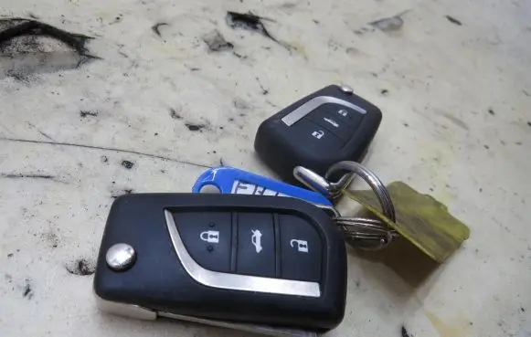 Toyota Avensis T270 Ignition key/card 