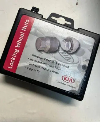 KIA Sorento Nuts/bolts 