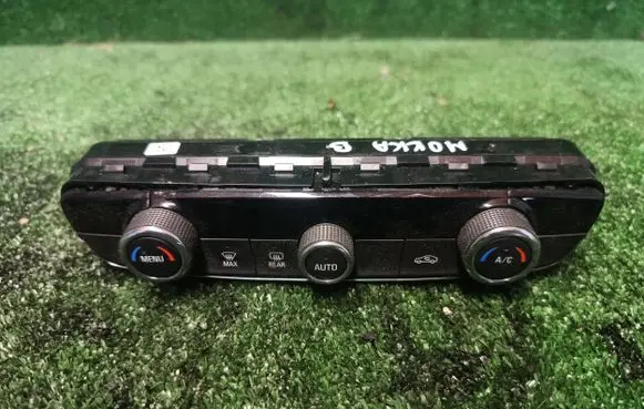 Opel Mokka B Climate control unit 9831889280