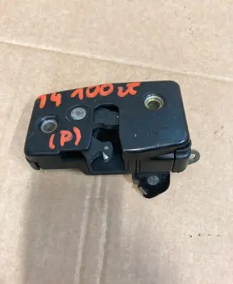 Volkswagen Transporter - Caravelle T4 Sliding door lock 701843604D