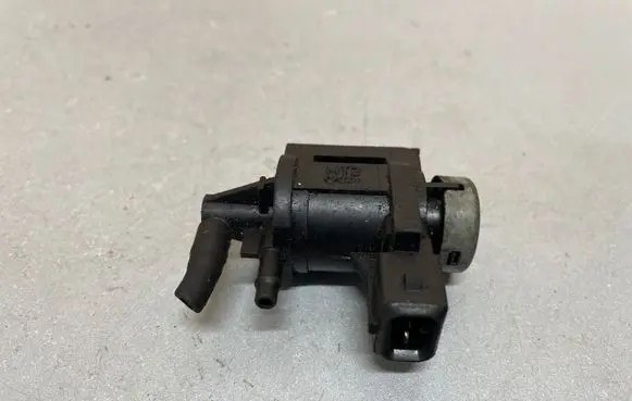 Volkswagen Tiguan Turbo solenoid valve 1K0906283A
