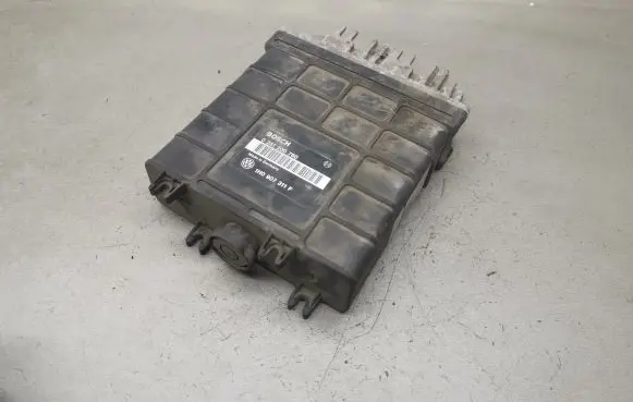 Volkswagen Golf III Engine control unit/module 0261200760 1H0907311F
