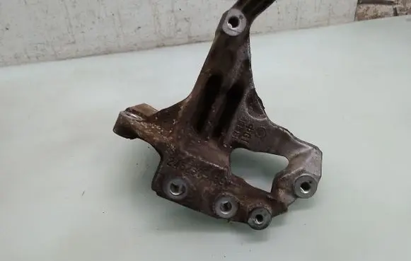 Toyota Land Cruiser (J120) Engine mounting bracket 246260459