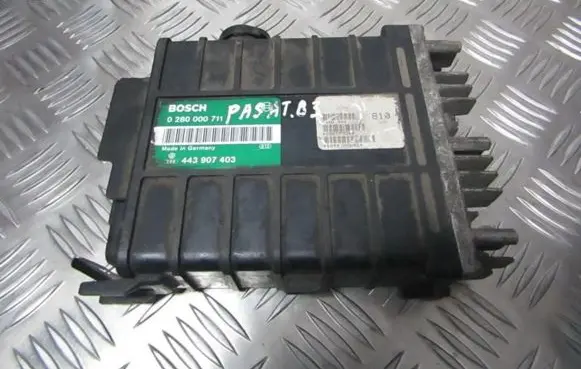 Volkswagen PASSAT B3 Engine control unit/module 0280000711 443907403