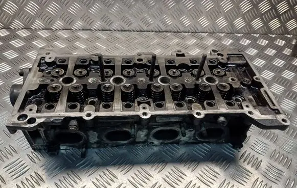Opel Zafira B Engine head 55565883