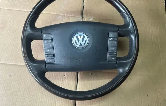 Volkswagen Phaeton Steering wheel