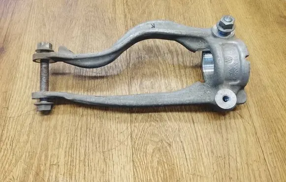 Porsche Macan (95B) Lower shock absorber bracket 95B413038C