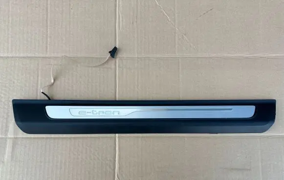 Audi Q7 4M Front sill trim cover 4M0947406A