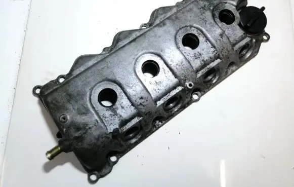 Nissan Almera Tino Rocker cam cover 