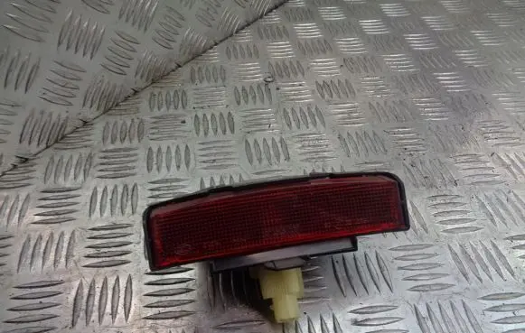 Nissan Primera Third/center stoplight