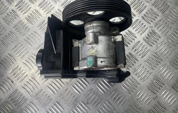Peugeot 406 Power steering pump 9630501680