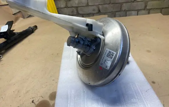 BMW 2 F46 Brake booster 6875608 0204J00019 17B139101288