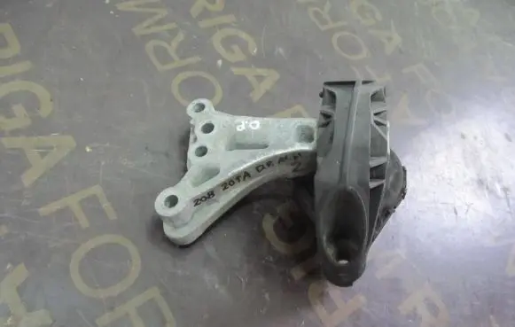 Peugeot 208 Engine mount bracket 9676771080