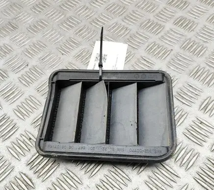 BMW X1 F48 F49 Quarter panel pressure vent 9201647