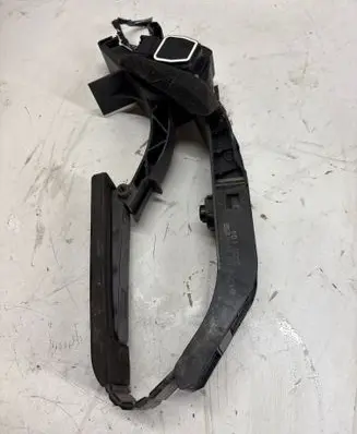 Mercedes-Benz E W211 Accelerator throttle pedal A2113000404